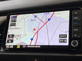 鮮明な画面表示で、目的地までスムーズなナビゲーションをサポート。ドライブの計画も立てやすく、遠出も安心です。詳しい地図情報で快適な移動を。