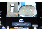 バックギアに入れるとバックカメラの映像がナビに映ります。障害物までの距離もわかりやすいです。