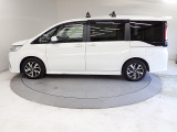 取り回しの良さをはじめ、縦列駐車やUターンなど、日常のシーンで使いやすさも追求。街中や狭い道でも、ボディの大きさを感じさせない扱いやすさです。