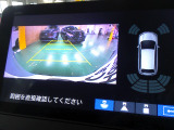 バックカメラの画像です。ガイドラインがスムースな車庫入れをサポートいたします。車庫入れの安心感がアップしますね。