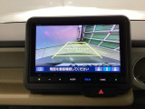 バックモニター付きで、車庫入れやバック時の後方確認をサポート。