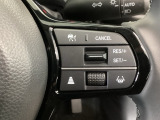 【アダプティブ・クルーズ・コントロール】予め設定した車速内でクルマが自動的に加減速。 前走車との適切な車間距離を維持しながら追従走行し、高速道路でのドライバーの疲労を軽減してくれる嬉しい機能付♪
