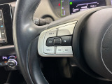 ステアリングにオーディオ操作スイッチが付いています。オーディオ画面に直接タッチしなくても操作が出来ますので、運転に集中できます。