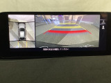 狭い場所での駐車やすれ違いなどでより的確な運転操作に役立つ360&deg;ビューモニターが装備されています。