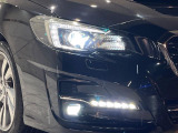 【LEDヘッドライト】悪天候や夜間走行時も良好な視界を確保し安心して運転できる高輝度LEDヘッドライトを装備!点灯速度が早く、消費電力も抑えられています。