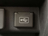 こちらのクルマはUSB接続コネクタも装備されています♪
