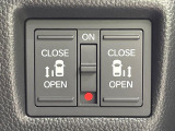 【両側パワースライドドア】スマートキーや運転席のスイッチで後席両側スライドドアの開閉が可能♪電動だから力を入れてドアを開ける必要が無く、小さなお子様でも簡単に開け閉めでき快適です♪