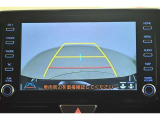 バックガイドモニター(バックモニター)付き。車両後方の映像をナビ画面に表示し、駐車などの後退操作をサポートします。