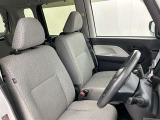 しっかりとしていて上質な座り心地のシートです。 座り心地も良くて長時間の運転も快適ですよ。 肌触りの良いシートが評判です。