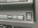 両側オートスライドドアです。インテリジェントキーや運転席のスイッチで簡単にドアの開閉ができるので、とても便利な装備です♪