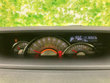 視認性の高いメーターで、走行情報を的確に把握できます。運転に集中できる、シンプルで分かりやすいデザインです。