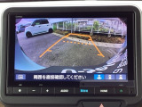 バックモニター付きで、車庫入れやバック時の後方確認をしっかりサポート。モニターに映し出される映像で死角も確認しやすく、狭い場所での駐車や後退時の操作をより安心して行えます。