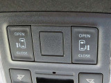 両側電動スライドドア☆スイッチ操作でドアの開閉ができるので狭い場所での乗り降りやお子様連れでのお出かけ時など幅広いシーンで活躍しますよ♪