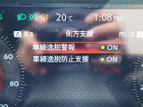 LDW(車線逸脱警報)とLDP(車線逸脱防止支援)が装備されておりドライバーが意図せずに白線を跨ぐと警告音で注意を促してくれます♪