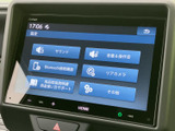 多彩な機能を搭載したナビ・オーディオシステムです。設定画面は直感的に操作でき、快適なドライブをサポートします。Bluetooth接続も可能です。