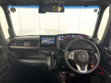 水平基調のインテリアデザインがすっきりとした車内と見晴らしのよい視界を与えてくれます。