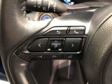 【ステアリングスイッチ】左です。ハンドルから手を離さず、運転に集中したまま手元でマルチインフォメーションディスプレイ内の表示切替などができます。