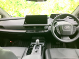 ドライバーをサポートする充実した装備により、安全で快適な運転を実現するコクピットです。操作性も考慮した設計となっています。