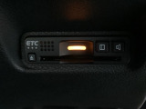 ハンドルの左下にETCがついています。高速道路の料金所の通過も楽々です!。カードの取り出しもしやすい場所についています。