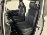 厚みがあって、座り心地のいいシート。運転席も助手席もリラックスしてゆったりと座れます♪