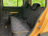 運転しやすい視界と、操作しやすい配置が特徴の運転席。快適なドライブをサポートする機能が充実しています。落ち着いた色調で統一された内装です。