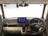 フロントガラスが大きく、ワイドな視界で運転もしやすくなるように設定されています。