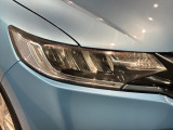 LEDヘッドライトは、点灯の瞬間から最大光量を発揮し、突然暗くなるトンネルなどでの安定感を高めます。