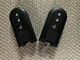 電子カードキーを携帯していれば、ドアハンドルやバックドアのリクエストスィッチを押すだけでドアの施錠、開錠が行えます。電子カードキーがないとエンジンが始動しない、盗難防止に役立つイモビライザー機能付