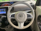 インテリアに合わせたデザインのステアリングは、運転される方のことも考え、運転しやすい形状、大きさです。是非一度、実際に触ってお確かめください。