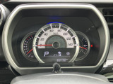 視認性の高いメーター類で、走行状況を的確に把握できます。運転に必要な情報を一目で確認でき、安全運転をサポートします。
