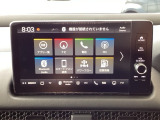 Honda CONNECTディスプレーを搭載しています。ナビ、スマホ連携、車両情報表示、各種設定操作を一つに集約した高機能タッチパネル。直感的に使える便利なインターフェースです。