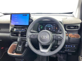 運転席まわりです。 各操作スイッチは使いやすい位置に配置されてます。