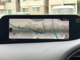高精細な地図表示で、目的地までスムーズなナビゲーションを実現。初めての場所でも安心して運転できます。