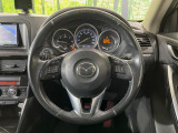 【純正革巻きステアリング】上質な革を使用することで、手にしっかり馴染みとても運転しやすいハンドルです♪
