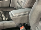 運転席の画像です。十分なスペースがあり、ゆったりした状態で運転していただけます♪