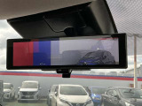 インテリジェント ルームミラーは、車両後方のカメラ映像をミラー面に映し出すので、車内の状況や、天候などに影響されず、いつでもクリアな後方視界が得られます
