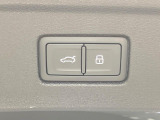 ●電動リアゲート:ワンタッチでリアゲートの開閉ができ、荷物などで両手が塞がっている状態でも簡単に開閉ができる便利機能です。