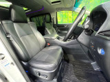 運転席シート廻りは使用感も少なく、良好な状態となっています。前オーナー様が丁寧に使っていたことがよくわかりますね。