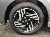 純正のアルミホイールです!お車に合ったデザインのホイールになっています!