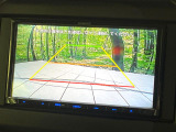 【バックカメラ】駐車時に後方がリアルタイム映像で確認できます。大型商業施設や立体駐車場での駐車時や、夜間のバック時に大活躍!運転スキルに関わらず、今や必須となった装備のひとつです!