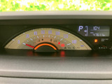 視認性の高いメーターで、運転に必要な情報をしっかり確認できます。シンプルなデザインで、運転に集中できる環境です。走行状況を一目で把握できます。