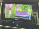 狭い道や駐車場でも安心。後方の状況を画面で確認できるので、安全に駐車できます。ガイドライン表示で、距離感もつかみやすいのが特徴です。