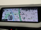 【純正ナビゲーション】BMWのナビゲーションは操作性も良く、詳細な地図情報と交通状況を見やすく表示し、快適なドライビングをサポートしながら目的地までナビゲートします。