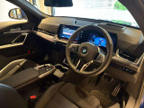 ☆センターパネルを運転席側に僅かに傾けたBMW独特のインパネ☆【駆け抜ける歓び】はここからもスタートしております☆