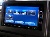 CD、DVD、Bluetooth、AM、FM、AUX、スマートフォン接続ができます。