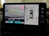 バックカメラ搭載です!車庫入れが苦手な人はもちろん、車両感覚に自信がある人にもお勧めです!見えない箇所が見えるようになるので、低い障害物や隠れてしまっている子供の存在等にも気付く事が出来ます。