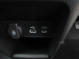 通常のUSB入力端子の他にスマホ充電に対応したUSB-C端子を装備しています!