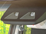 【スマートアシスト】走行中に前方の車両等を認識し、衝突しそうな時は警報とブレーキで衝突回避と被害軽減をアシスト。より安全にドライブをお楽しみいただけます。