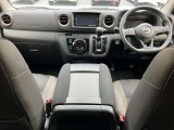 前席内装の全体像です。是非実車をご覧にお越し下さい。