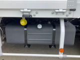 燃料タンクは100Lです。